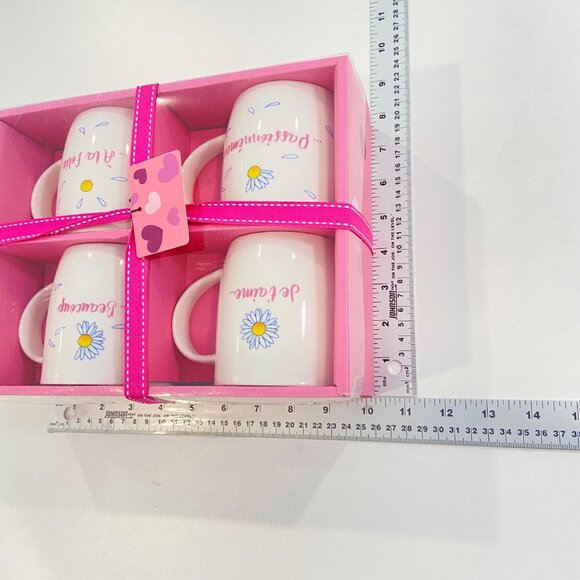 Set Of 4 Ceramic Daisy-Themed French Love Quote Mugs In Pink Gift Box graphic - Picture 12 of 14